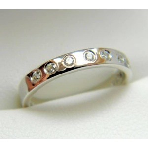 Ladies 9ct CZ Ring