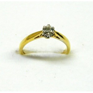 18ct Diamond Solitaire Ring
